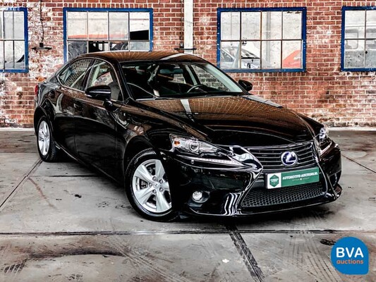 Lexus IS 300h Hybrid Automatic 2016 181hp -Original NL-, JH-830-Z.