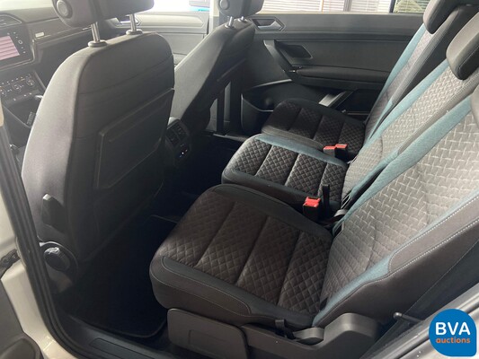 Volkswagen Touran 1.5 TSI Highline Business R 7-seater 150hp 2019, J-504-LS.