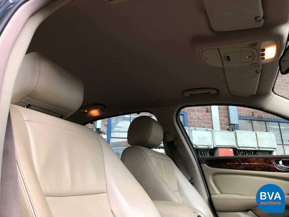 Jaguar XJ6L3.0 V6 Executive LWB 238pk 2005, H-738-NT.