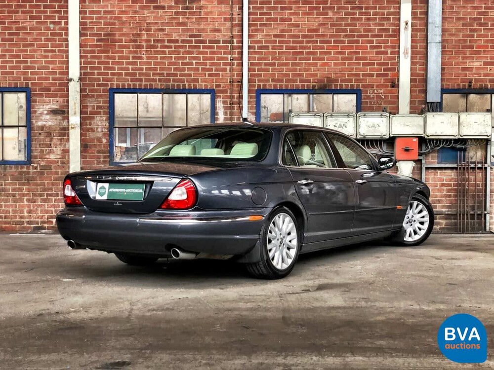Jaguar XJ6L3.0 V6 Executive LWB 238pk 2005, H-738-NT.