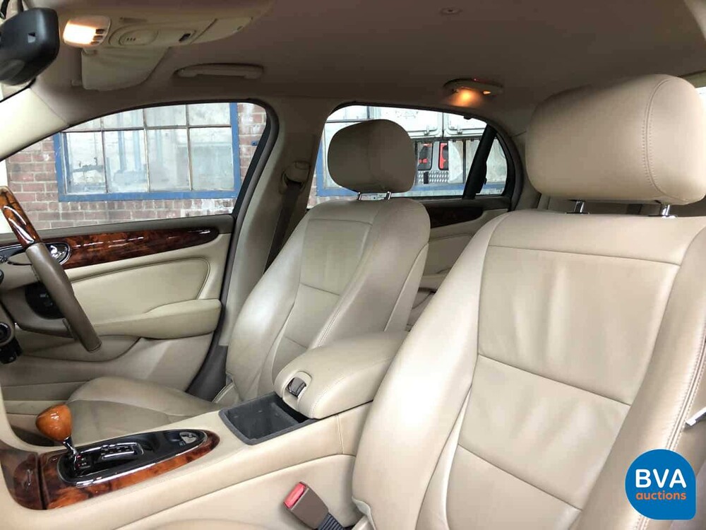 Jaguar XJ6L3.0 V6 Executive LWB 238pk 2005, H-738-NT.