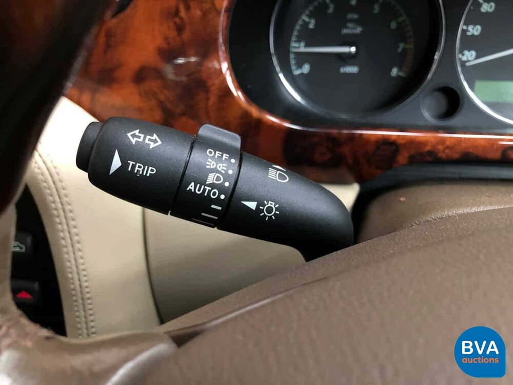 Jaguar XJ6L3.0 V6 Executive LWB 238pk 2005, H-738-NT.