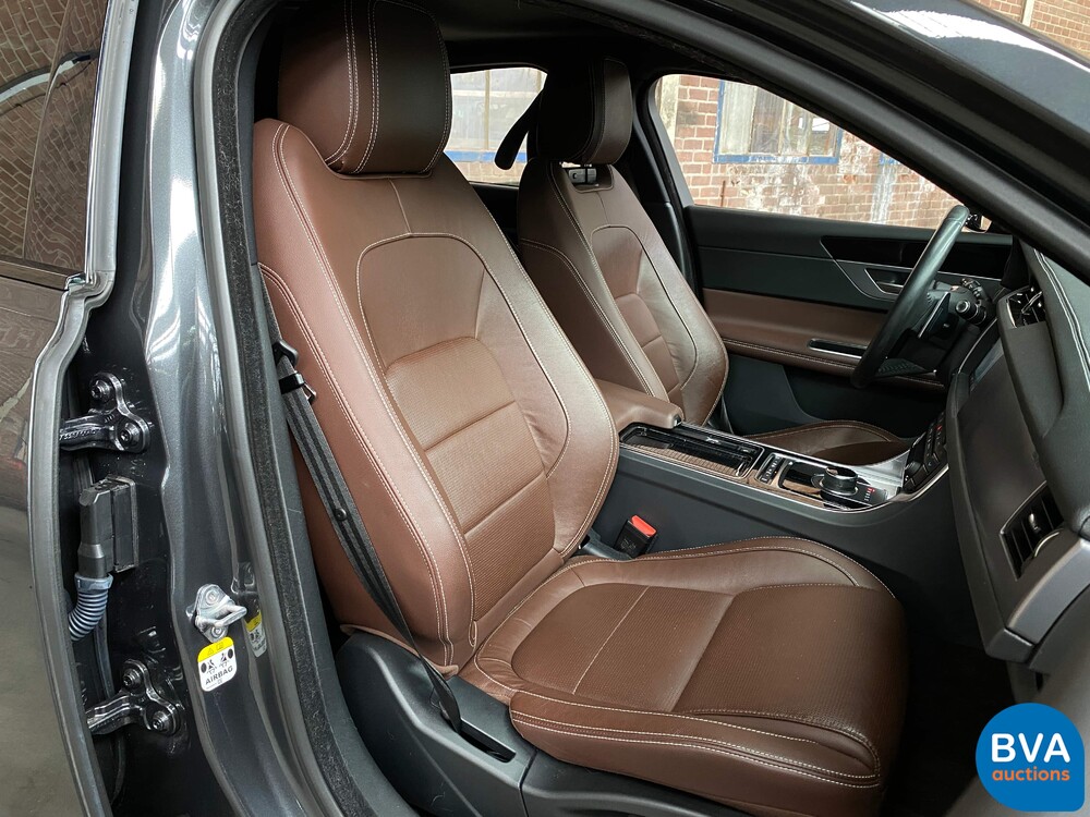 Jaguar XF2.0d Portfolio 180 PS R-Sport 2018 Org-NL GARANTIE, TJ-725-S.