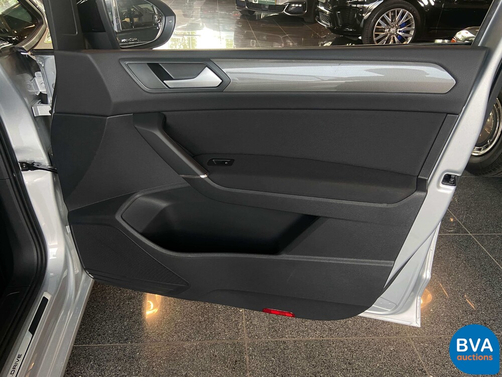 Volkswagen Touran 1.5 TSI Highline Business R 7Personen 150PS 2019 -GARANTIE-, J-504-LS.