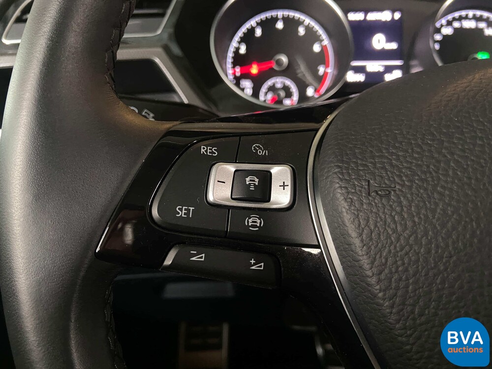 Volkswagen Touran 1.5 TSI Highline Business R 7Personen 150PS 2019 -GARANTIE-, J-504-LS.