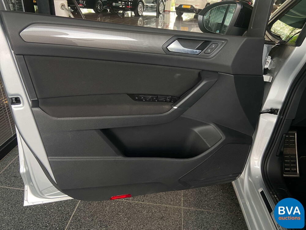 Volkswagen Touran 1.5 TSI Highline Business R 7Personen 150PS 2019 -GARANTIE-, J-504-LS.