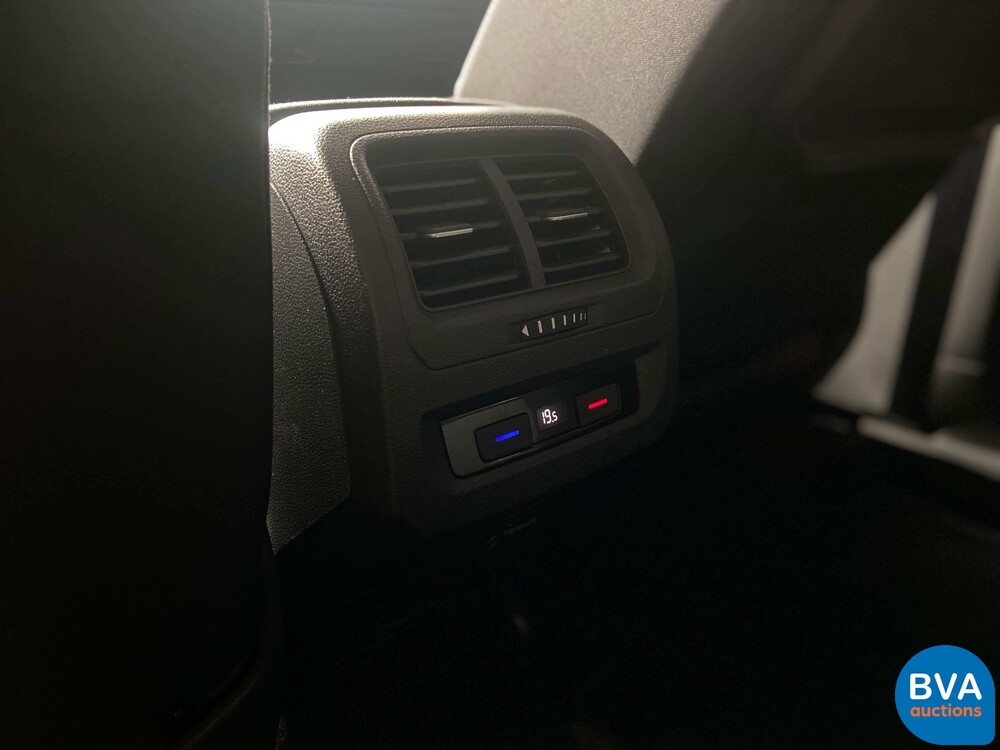 Volkswagen Touran 1.5 TSI Highline Business R 7Personen 150PS 2019 -GARANTIE-, J-504-LS.