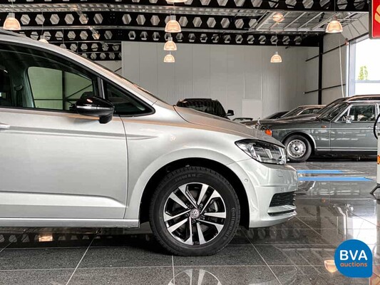 Volkswagen Touran 1.5 TSI Highline Business R 7persons 150hp 2019 -WARRANTY-, J-504-LS.