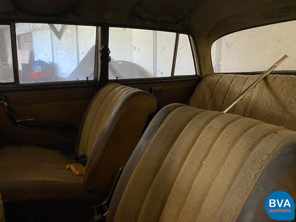 Mercedes-Benz Heckfloss W110 200D Schuurvondst Barnfind 1965