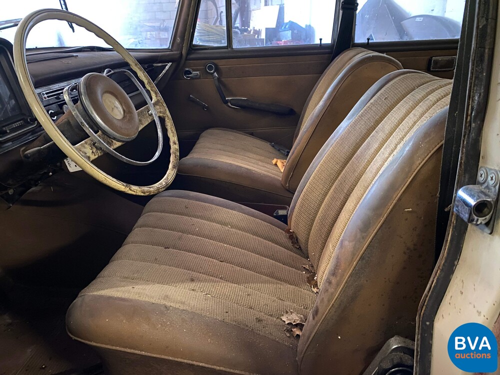 Mercedes-Benz Heckfloss W110 200D Schuurvondst Barnfind 1965
