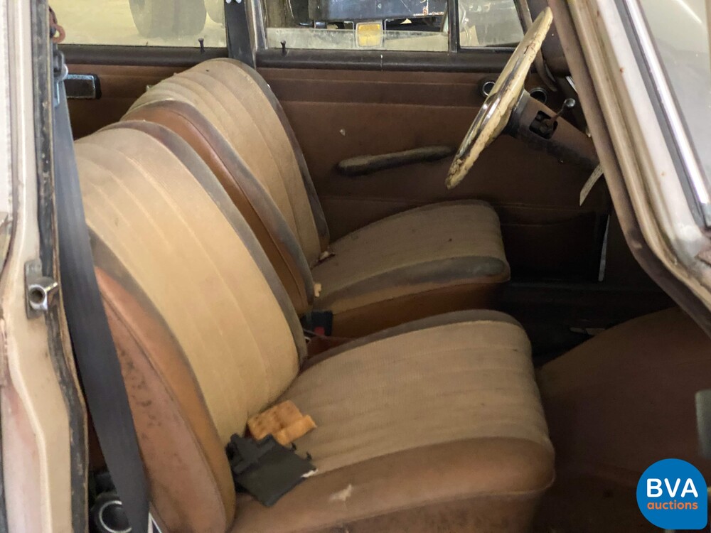 Mercedes-Benz Heckfloss W110 200D Schuurvondst Barnfind 1965