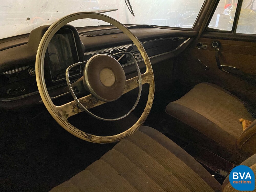 Mercedes-Benz Heckfloss W110 200D Schuurvondst Barnfind 1965