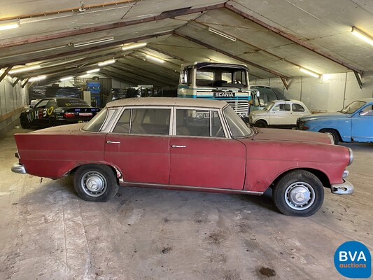 Mercedes-Benz Heckfloss W110 200D Schuurvondst Barnfind 1965