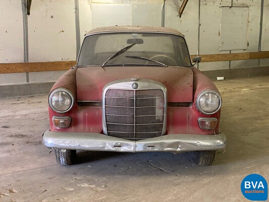 Mercedes-Benz Heckfloss W110 200D Schuurvondst Barnfind 1965