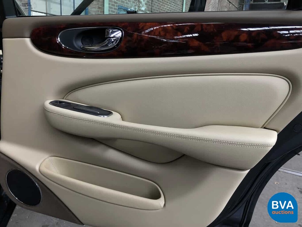 Jaguar XJ6L3.0 V6 Executive LWB 238pk 2005, H-738-NT.