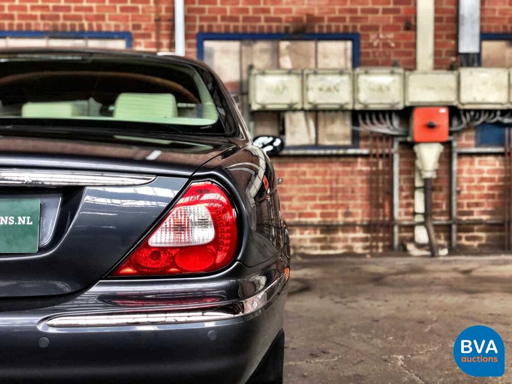 Jaguar XJ6L3.0 V6 Executive LWB 238pk 2005, H-738-NT.