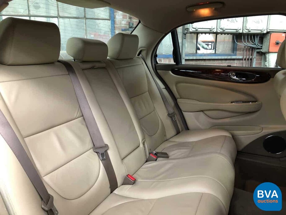 Jaguar XJ6L3.0 V6 Executive LWB 238pk 2005, H-738-NT.