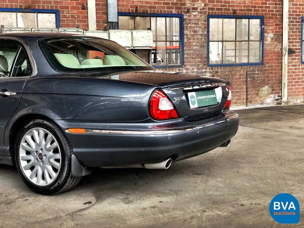 Jaguar XJ6L3.0 V6 Executive LWB 238pk 2005, H-738-NT.