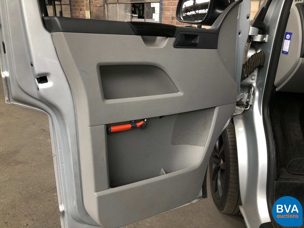 Volkswagen Transporter Wheelchair 2.0 TDI Double Cab 140hp T5 L2H1 DSG 2013, VD-977-V.