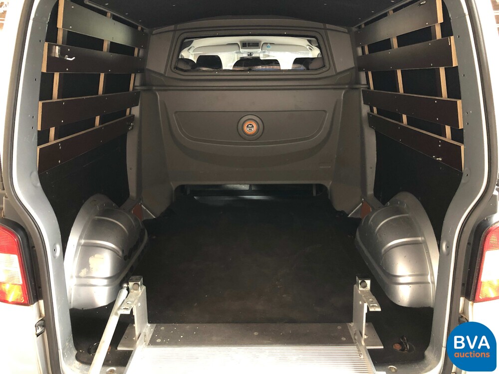 Volkswagen Transporter Wheelchair 2.0 TDI Double Cab 140hp T5 L2H1 DSG 2013, VD-977-V.