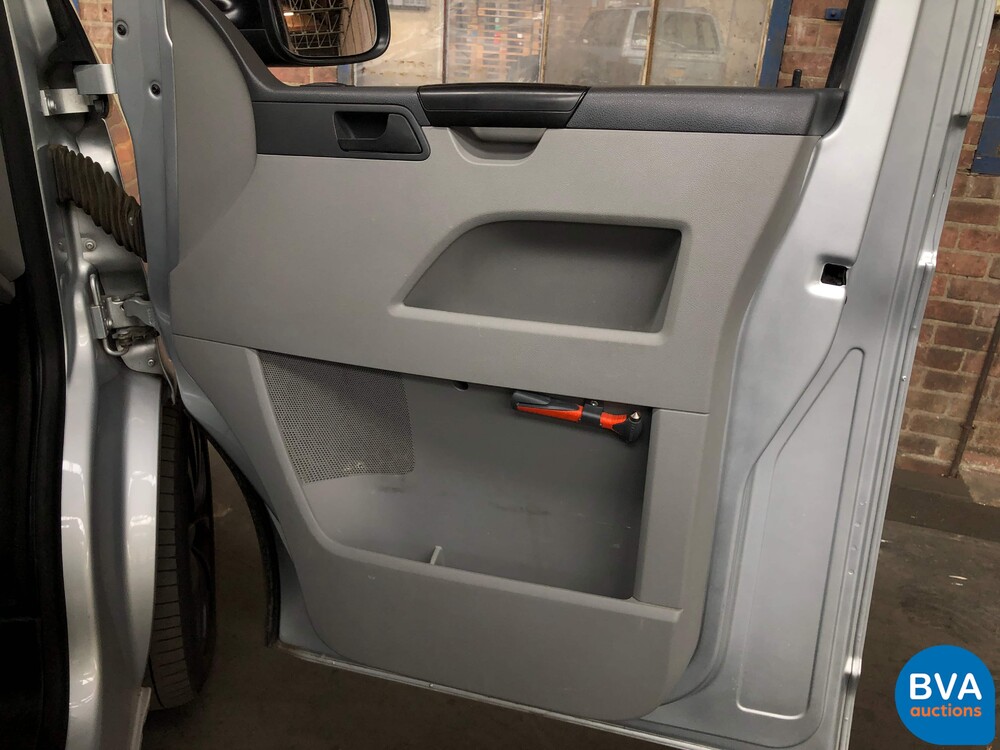 Volkswagen Transporter Wheelchair 2.0 TDI Double Cab 140hp T5 L2H1 DSG 2013, VD-977-V.