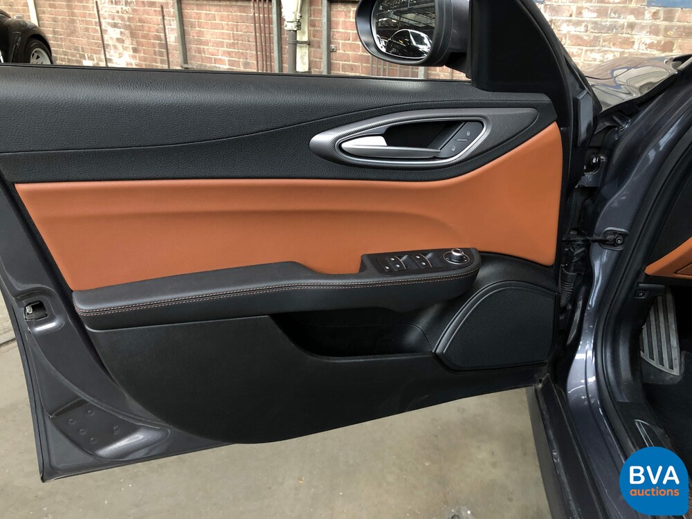 Alfa Romeo Giulia VELOCE 2.2 AWD 2017 209hp ORG-NL, NS-867-T.