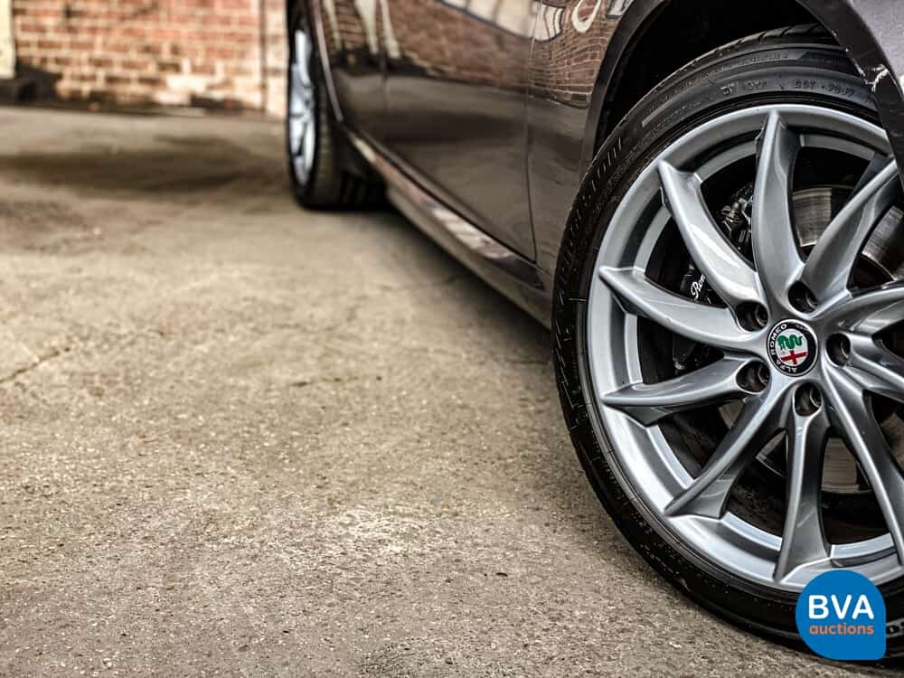 Alfa Romeo Giulia VELOCE 2.2 AWD 2017 209hp ORG-NL, NS-867-T.