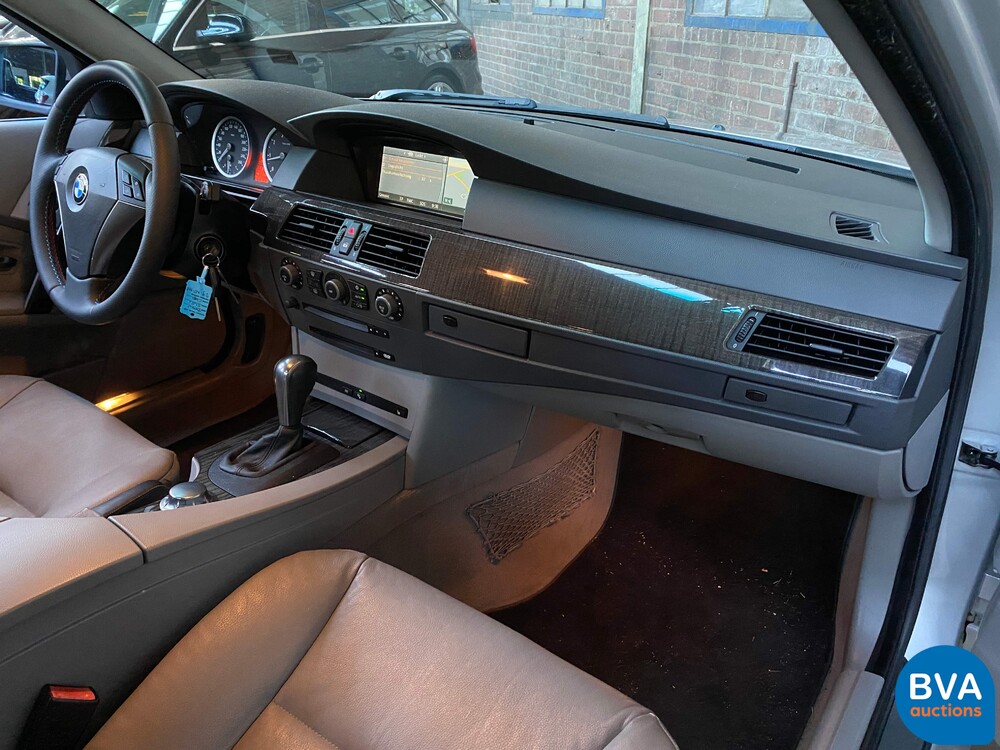 BMW 545i Saloon 4.4 V8 333pk -ORG NL- 5-Series E60 2004, 29-NT-NB.
