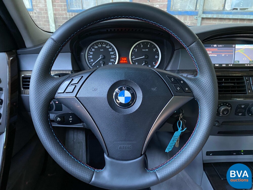 BMW 545i Saloon 4.4 V8 333pk -ORG NL- 5-Series E60 2004, 29-NT-NB.