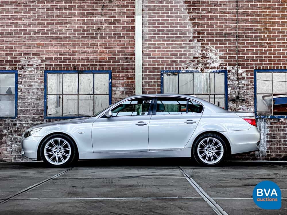BMW 545i Saloon 4.4 V8 333pk -ORG NL- 5-Series E60 2004, 29-NT-NB.