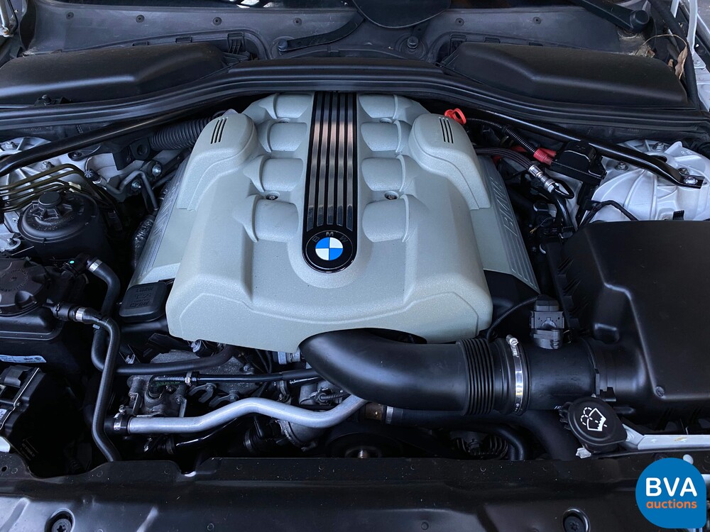 BMW 545i Saloon 4.4 V8 333pk -ORG NL- 5-Series E60 2004, 29-NT-NB.