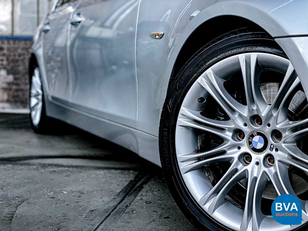 BMW 545i Saloon 4.4 V8 333pk -ORG NL- 5-Series E60 2004, 29-NT-NB.
