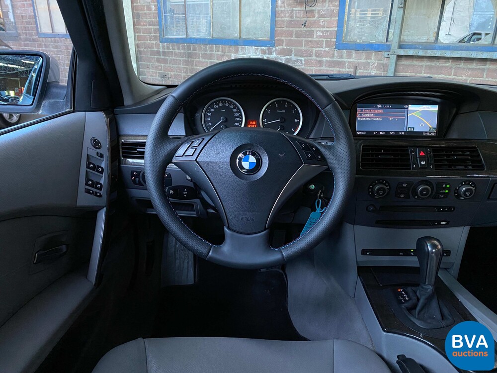 BMW 545i Saloon 4.4 V8 333pk -ORG NL- 5-Series E60 2004, 29-NT-NB.