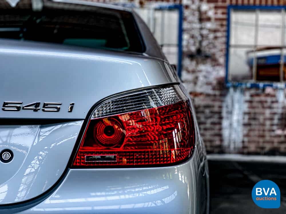 BMW 545i Saloon 4.4 V8 333pk -ORG NL- 5-Series E60 2004, 29-NT-NB.