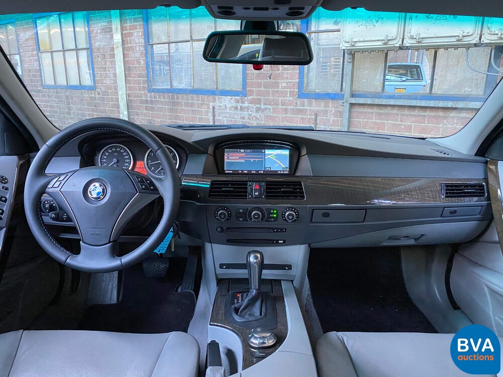 BMW 545i Saloon 4.4 V8 333pk -ORG NL- 5-Series E60 2004, 29-NT-NB.
