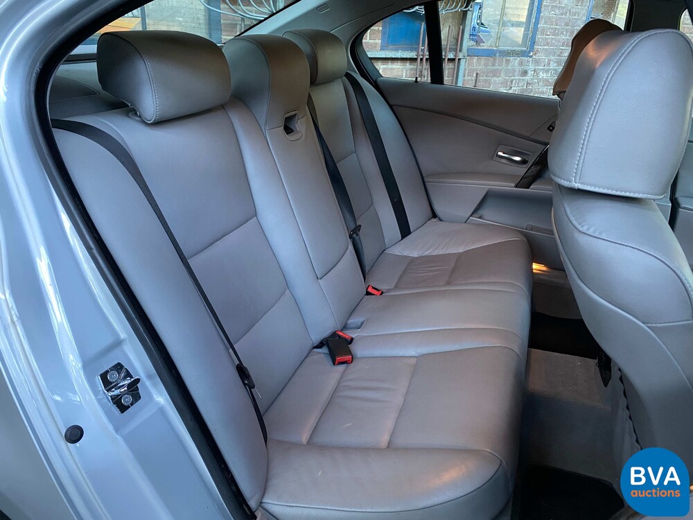 BMW 545i Saloon 4.4 V8 333pk -ORG NL- 5-Series E60 2004, 29-NT-NB.