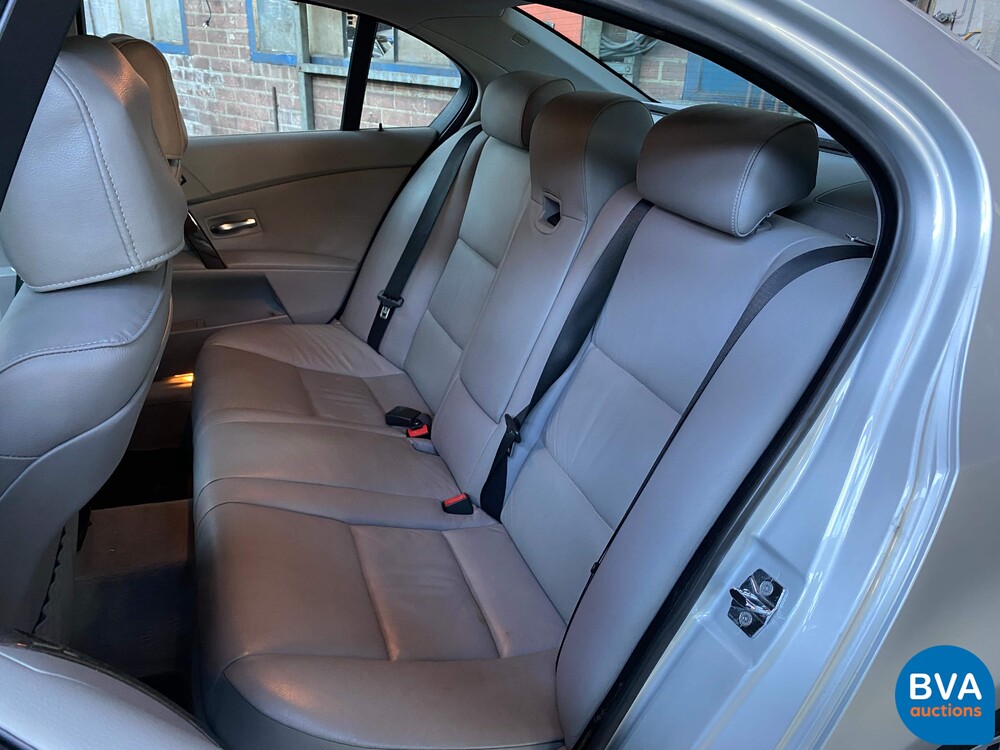 BMW 545i Saloon 4.4 V8 333pk -ORG NL- 5-Series E60 2004, 29-NT-NB.