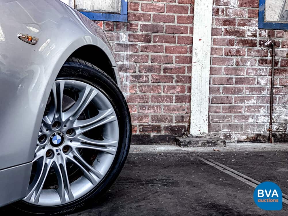 BMW 545i Saloon 4.4 V8 333pk -ORG NL- 5-Series E60 2004, 29-NT-NB.