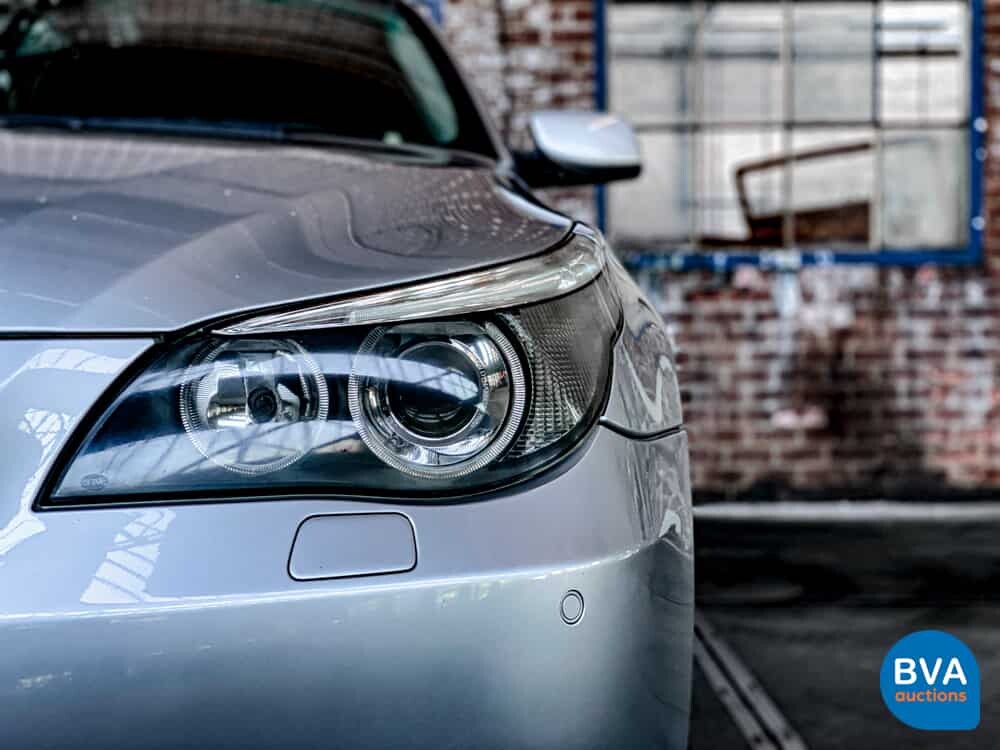 BMW 545i Saloon 4.4 V8 333pk -ORG NL- 5-Series E60 2004, 29-NT-NB.