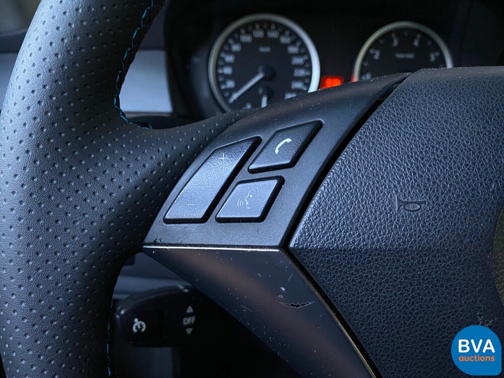 BMW 545i Saloon 4.4 V8 333pk -ORG NL- 5-Series E60 2004, 29-NT-NB.