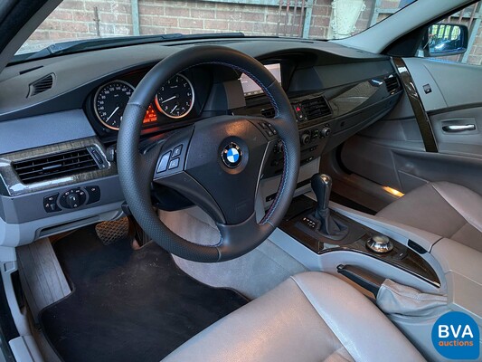 BMW 545i Saloon 4.4 V8 333pk -ORG NL- 5-Series E60 2004, 29-NT-NB.