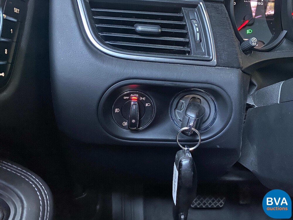 Porsche Macan GTS V6 Bi-Turbo 360hp 2016 Facelift, L-748-DB.