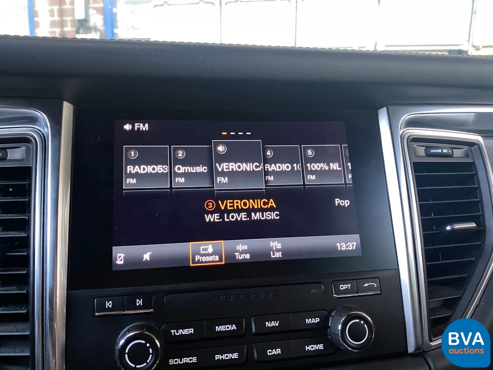 Porsche Macan GTS V6 Bi-Turbo 360hp 2016 Facelift, L-748-DB.