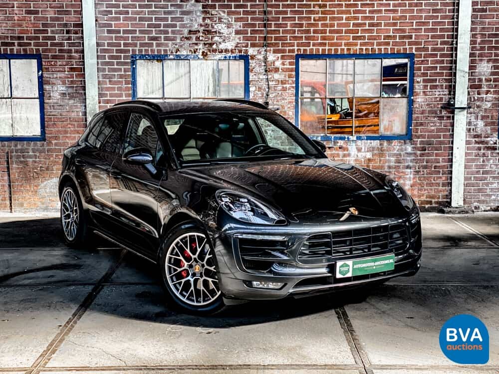 Porsche Macan GTS V6 Bi-Turbo 360hp 2016 Facelift, L-748-DB.