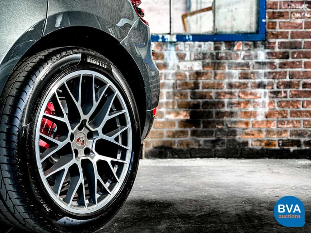 Porsche Macan GTS V6 Bi-Turbo 360hp 2016 Facelift, L-748-DB.