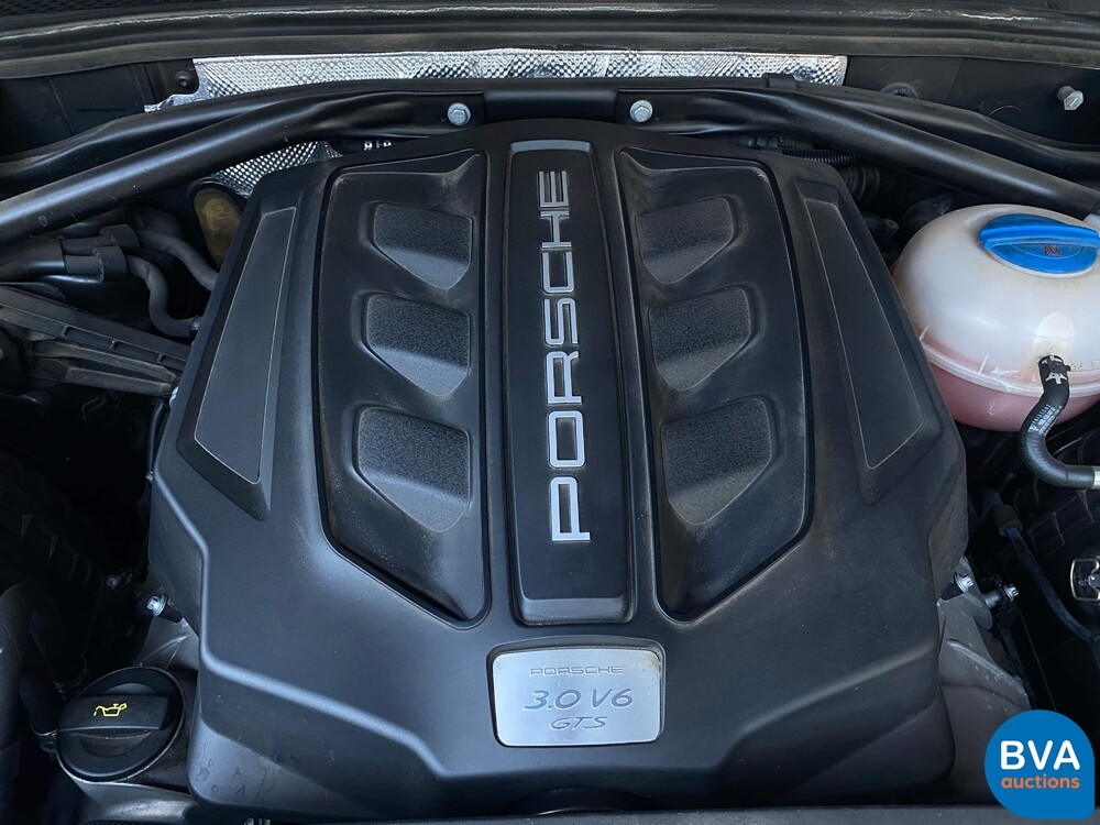 Porsche Macan GTS V6 Bi-Turbo 360hp 2016 Facelift, L-748-DB.