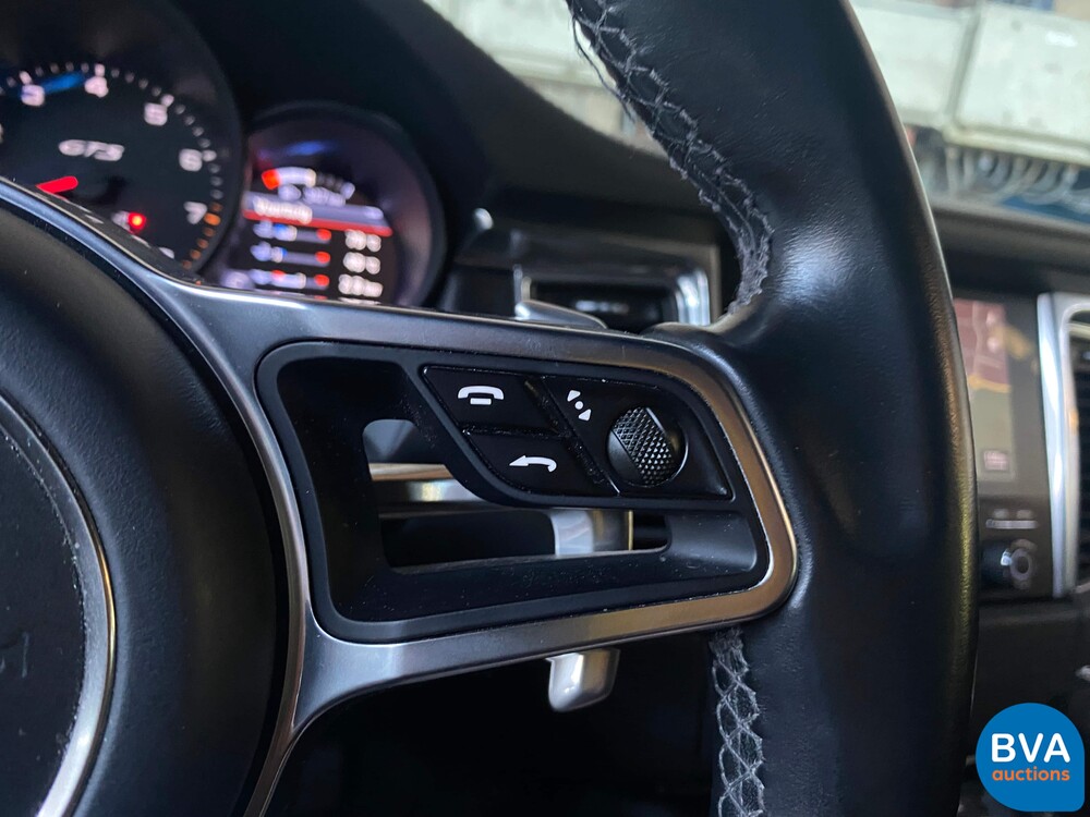 Porsche Macan GTS V6 Bi-Turbo 360hp 2016 Facelift, L-748-DB.