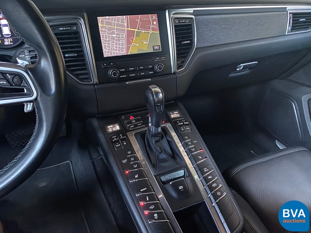 Porsche Macan GTS V6 Bi-Turbo 360hp 2016 Facelift, L-748-DB.