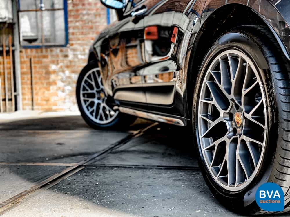 Porsche Macan GTS V6 Bi-Turbo 360hp 2016 Facelift, L-748-DB.