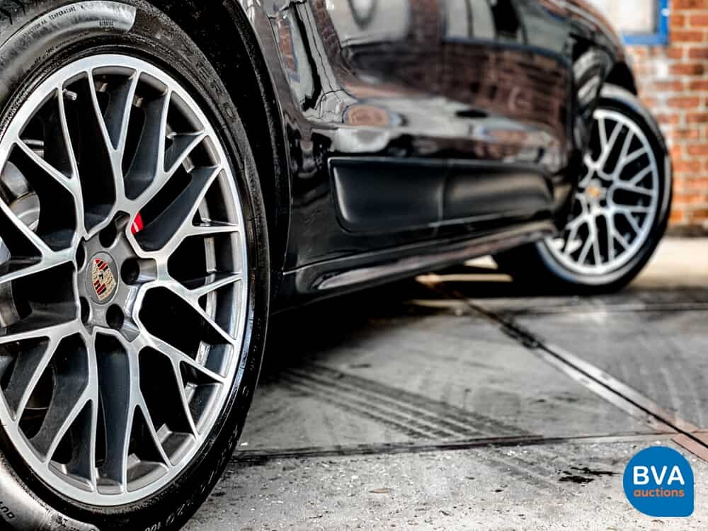 Porsche Macan GTS V6 Bi-Turbo 360hp 2016 Facelift, L-748-DB.